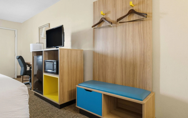 Days Inn by Wyndham Fort Wayne