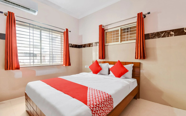 OYO 43308 Sri Sai Guru Comforts