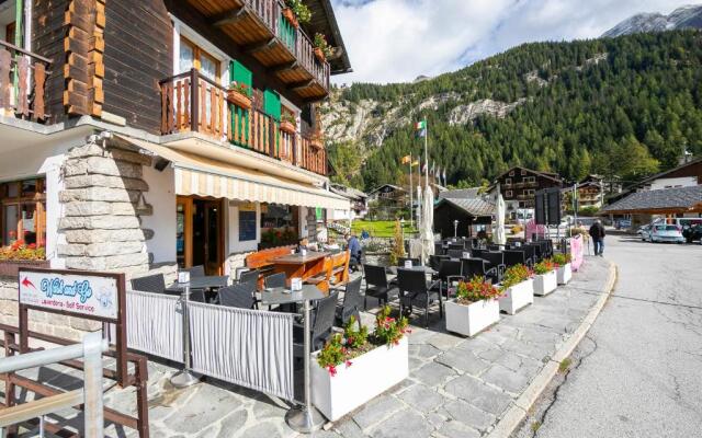Monterosa Cozy Apartment 200m From Ski
