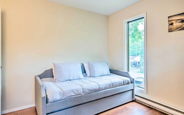 Poconos House w/ Large Deck, Gas Grill & Fire Pit!