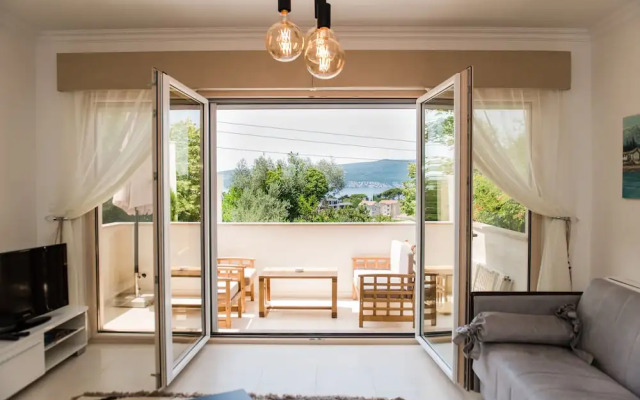 1-bed Large Apartment in Tivat Swiming Pool