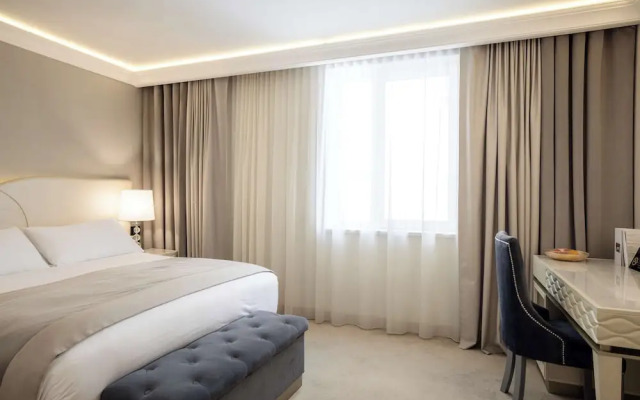 Tresor Le Palais Timisoara, Curio Collection By Hilton