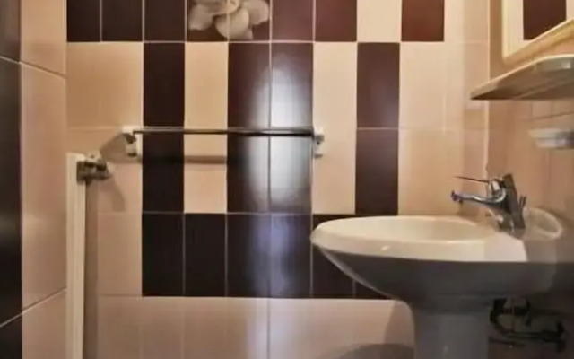 Comfortable Apartment Cavour Square