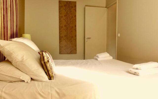 LOUVRESeine 1-minby Pad-à-Terre est '99 5 hotel standards