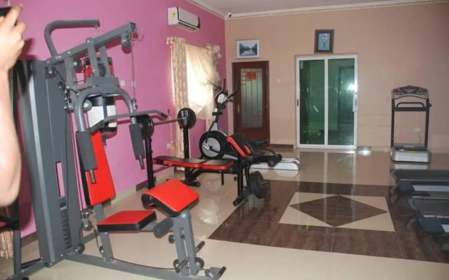 Obaa'S Golden Plaza Hotel