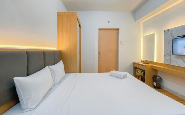 Cozy And Enjoy Living Studio At The Alton Apartment