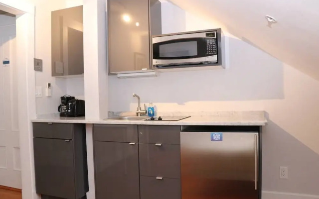 Maverick Suites at 40 Temple St