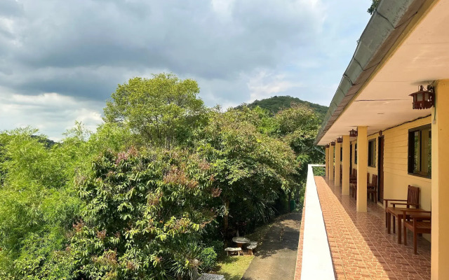 Baan Ing Khao Resort