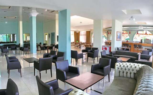 Silver Bay Hotel & Bungalows