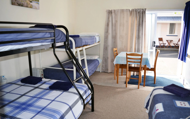 Braemar House B&B and YHA Hostel