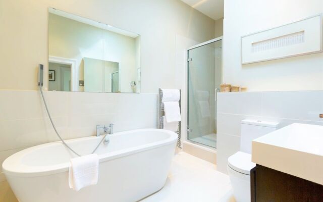 Luxury Apartments - Queen Circus