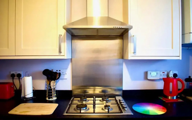 Welcoming and Homely 2 Bed in Central Location