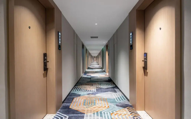 Yizhi Hotel Changgang metro Station