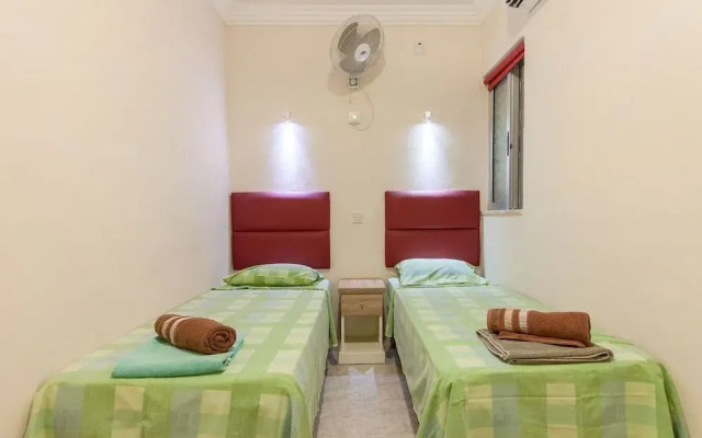 Pool and Sea, charming Merill Apart 2