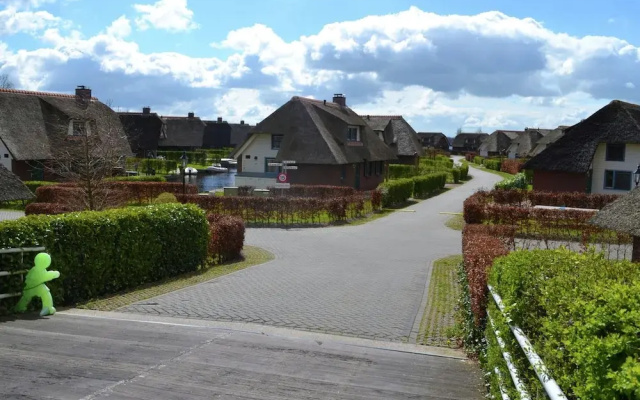 Giethoorn Villa With Modern Touch