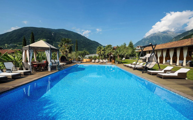 Ruster Resort