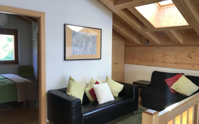 Authentic Apartment With Mountain View
