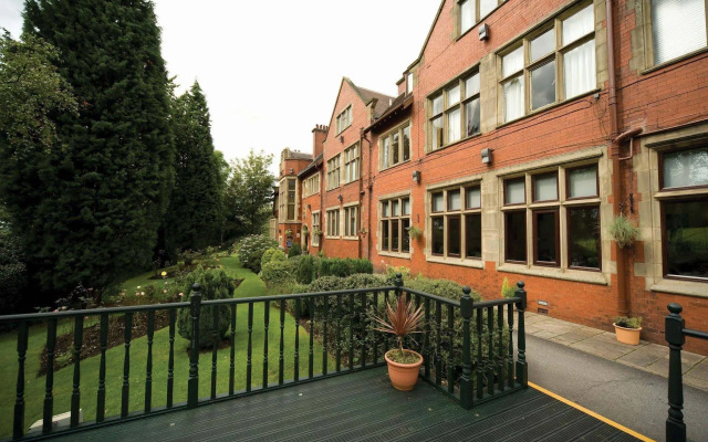 Broadfield Park Hotel