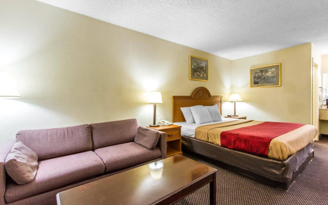Econo Lodge Inn & Suites