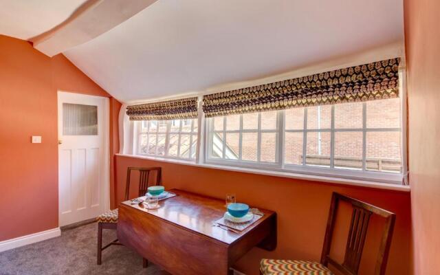 Green Parrot House