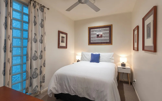 Pavillion 17 - Waterfront Spacious 4 Bedroom With Own Inground Pool And Golf Buggy – Guest Rooms – Hamilton Island