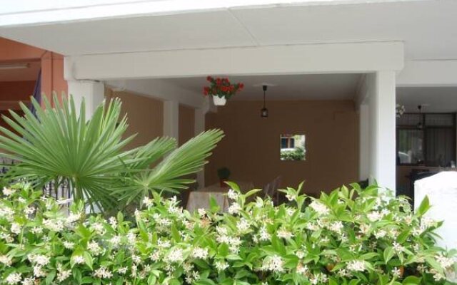 Dimitra's Apartments
