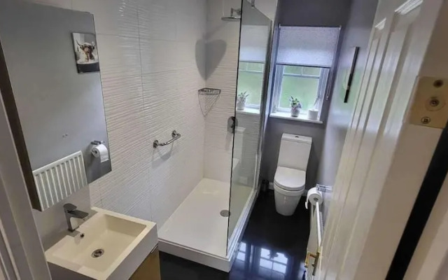 House Sleeps6-garden-petsok-parking-long Stay Disc