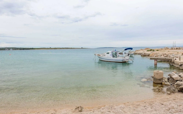 Charming Apartment in Novalja near Zrče Beach