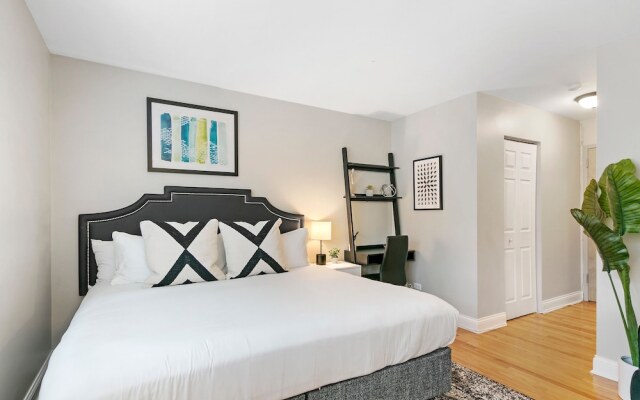 Studio in the Heart of Lakeview