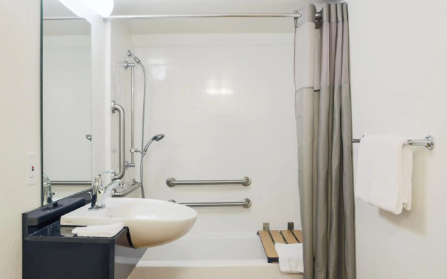 Motel 6 Cutler Bay, FL