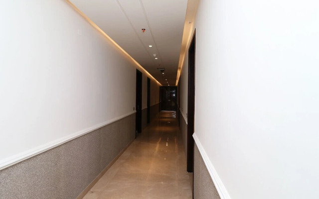 C Pearls Hotel  Banque by OYO Rooms