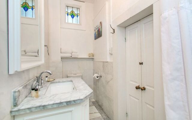 Lafitte Hotel & Bar