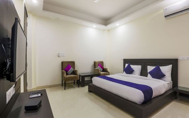 OYO 24269 Silverkey Medanta Sec 38
