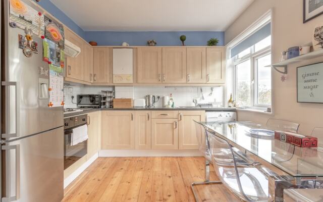 Spacious 2 Bedroom Flat In Acton