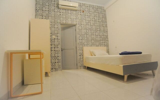 Retra's Hostel
