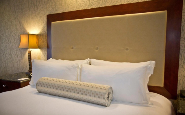 Town & Country Inn and Suites