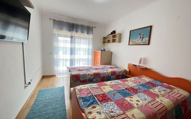 Salmon Villa near São Martinho do Porto