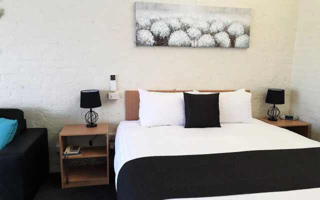 Barclay Motor Inn – Guest Rooms – Devonport