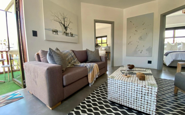 Stay On Main Plett - Contemporary 2-Bedroom Apartment