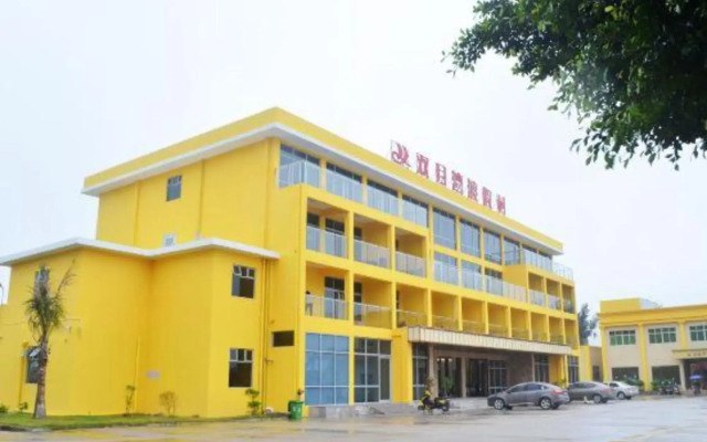 Twin Moon Bay Hotel