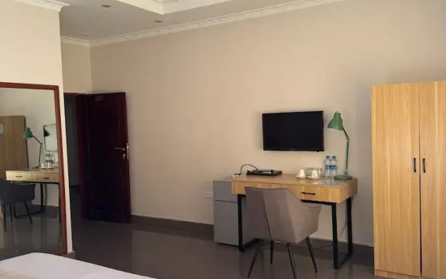 Eleganciana Lodges Ltd