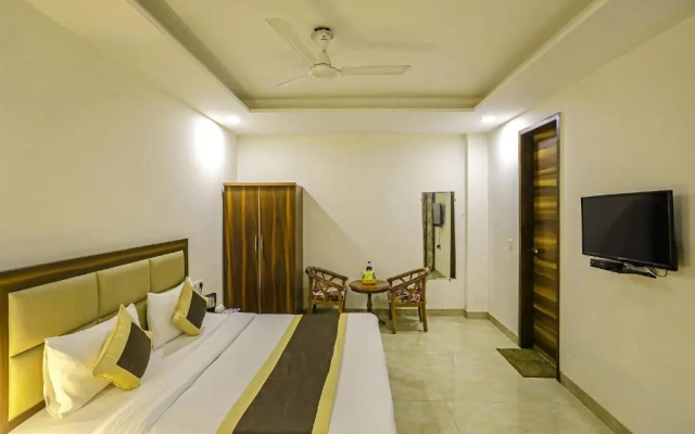 Fabhotel White House Bnb