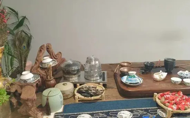 Pig Pig • Shiguang Inn