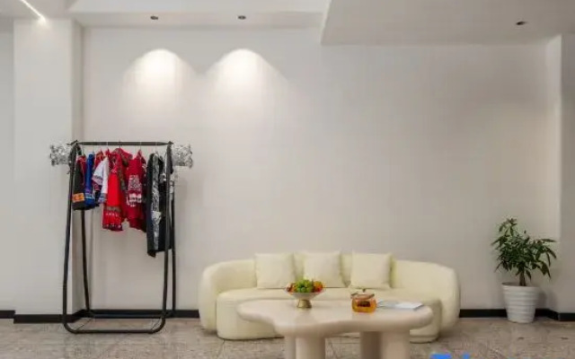 Qinghe Yishu (Longji Terraced Fields Number One Viewing Platform)