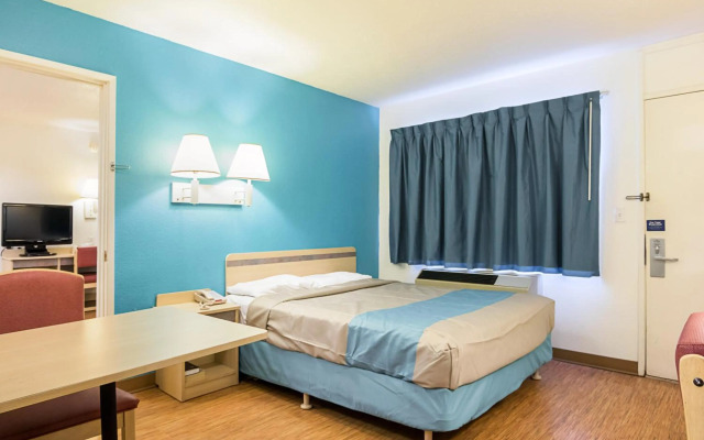 Motel 6 Rochester, MN