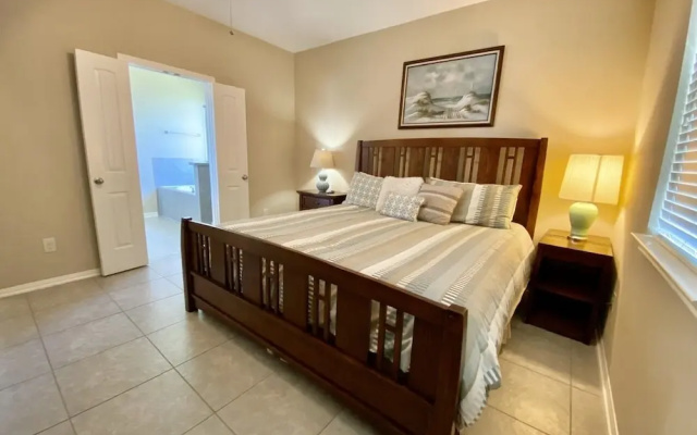 Janie's 4 Bedroom Home by RedAwning
