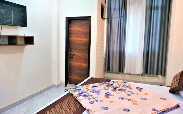 Comfort Inn Hotel.Near MayurVihar Metro1