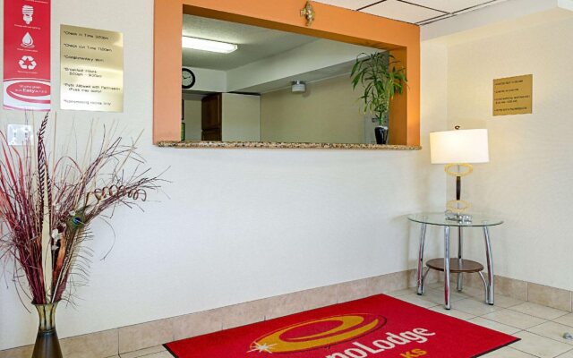 Econo Lodge Hays I-70