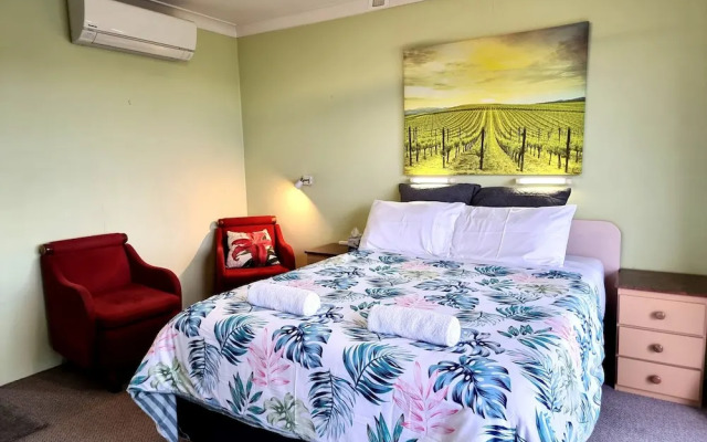 Mollymook Ocean View Motel Reward Long Stays - Over 18's Only