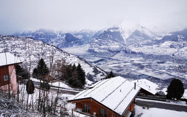 Best Value, View and Location - 4 Bedrooms, 2 Bathrooms, Big Corner GARDEN with WIDE VIEW on the Mountains and the Amazing Rhone Valley! – Outside – Veysonnaz